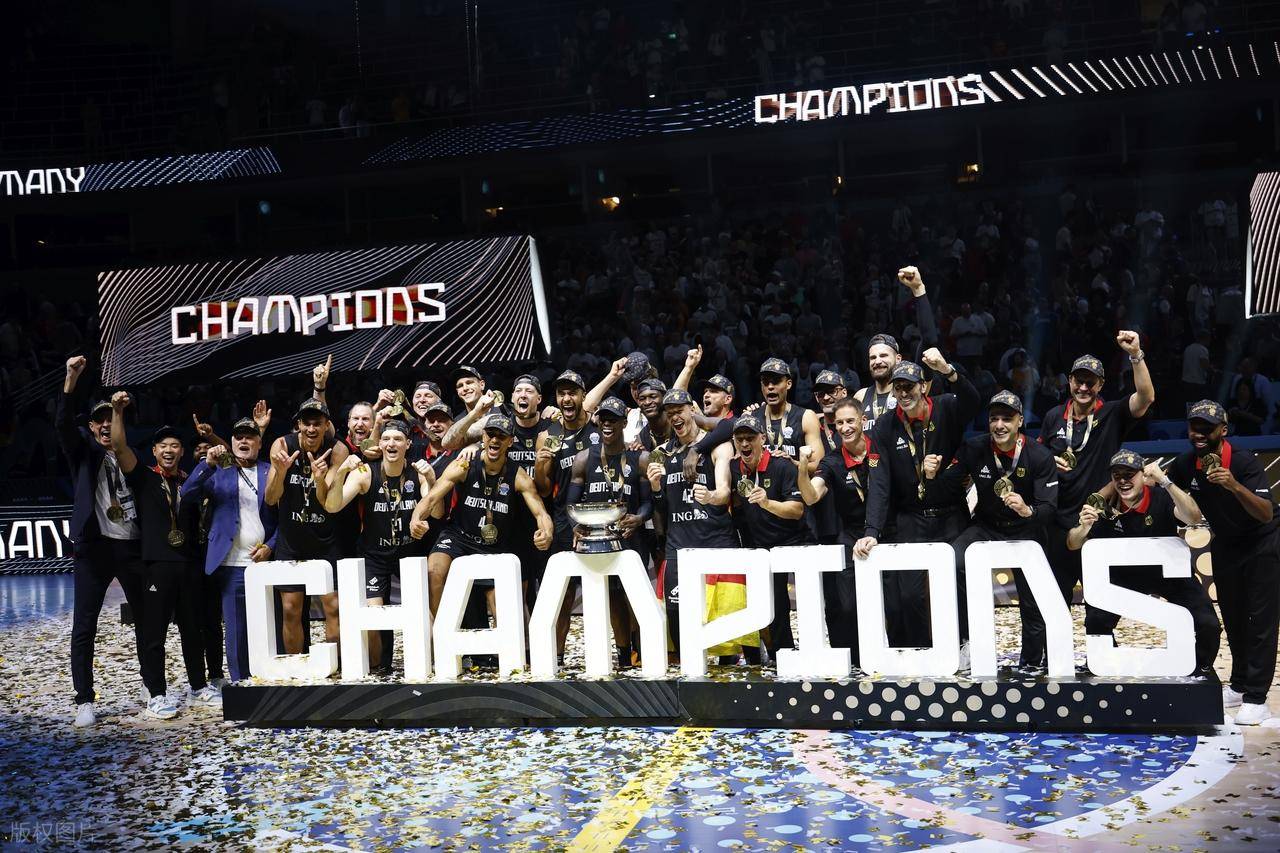 包含德国球员展现强大实力,捧起金球奖杯的词条 包含德国球员展现强大实力,捧起金球奖杯的词条