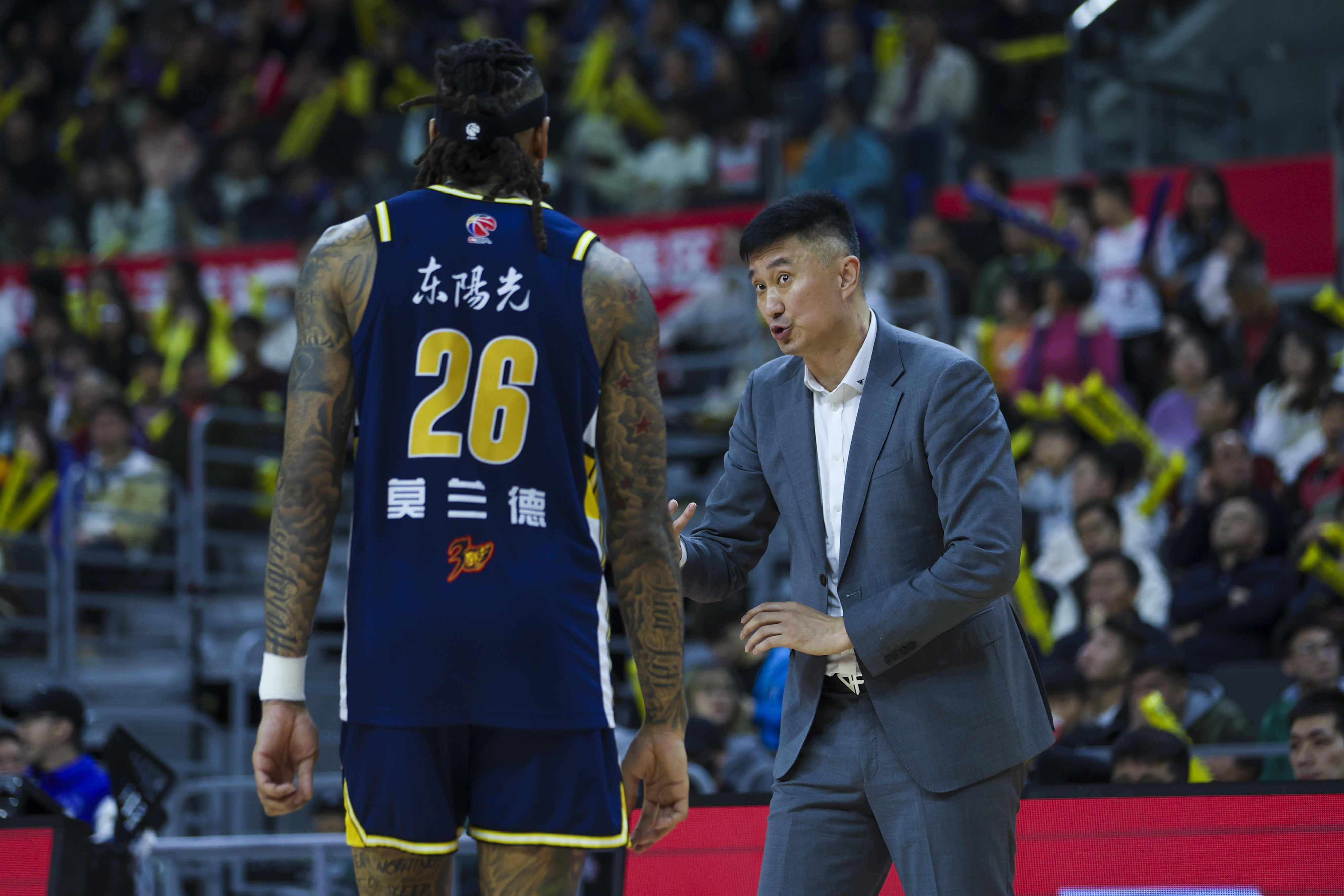 开云体育app-精彩对抗！两队球员展现出顽强拼搏精神