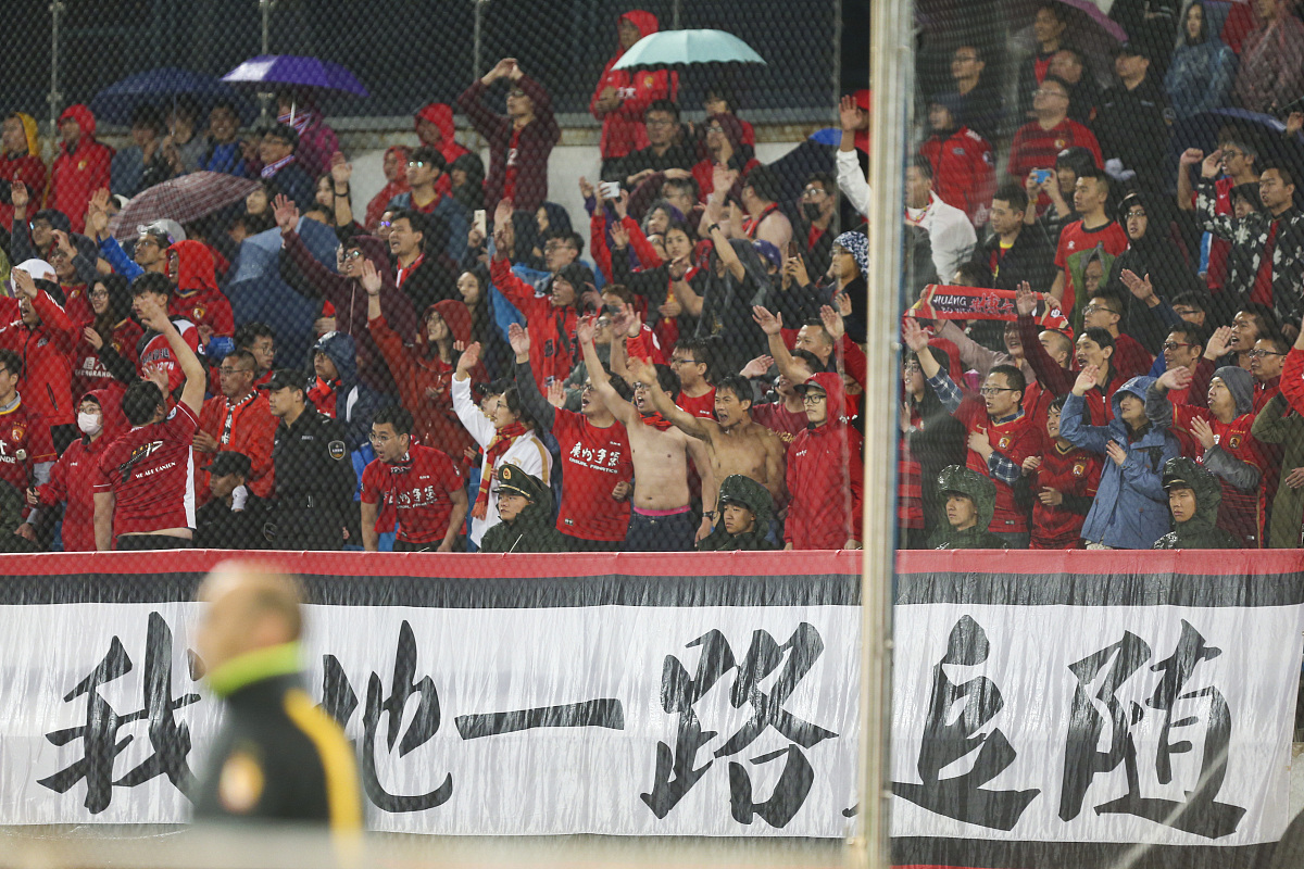 开云体育-顽强抵抗!球队绝地反击获胜