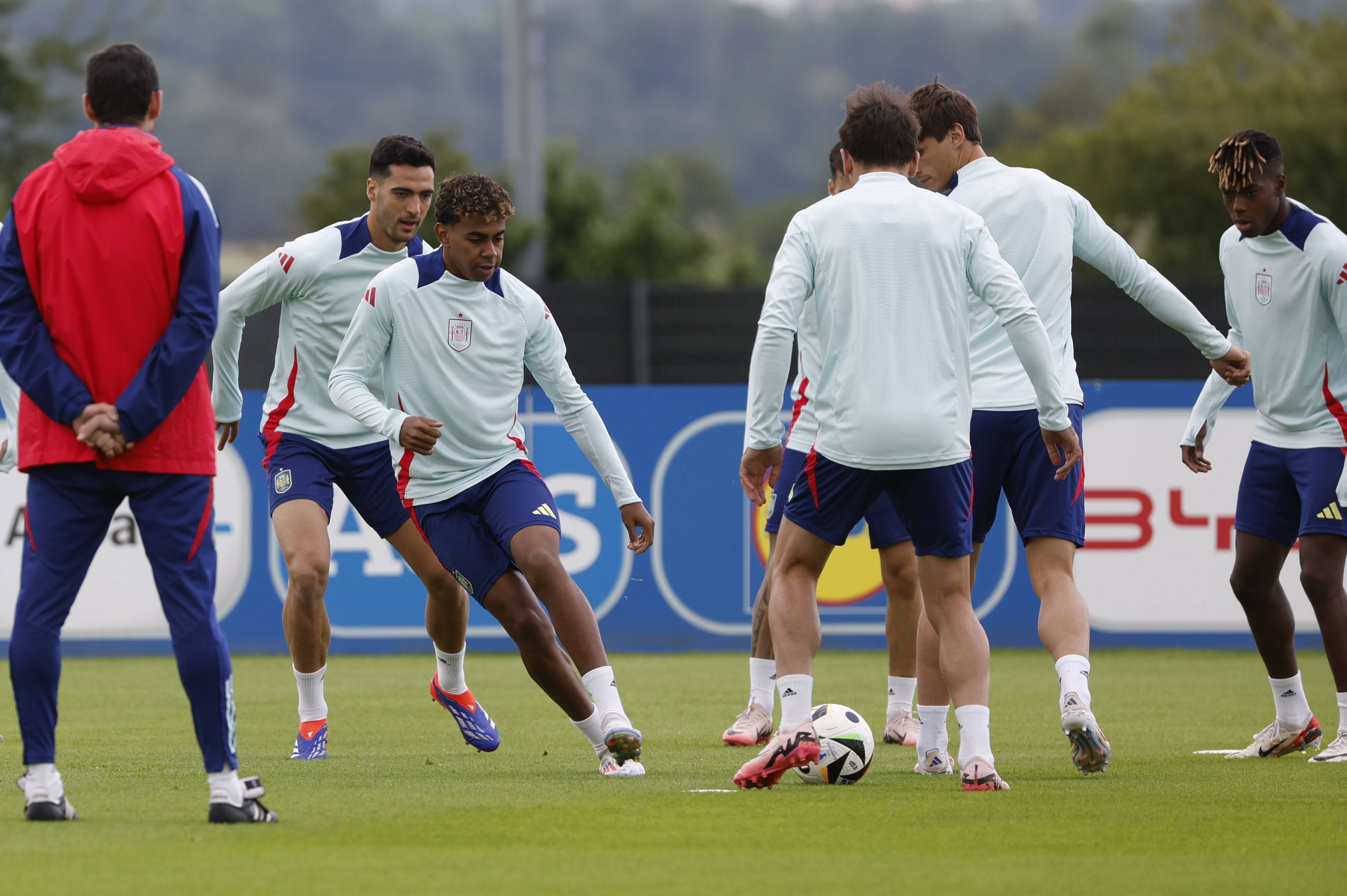 开云体育平台APP-西班牙队在客场比赛中表现出色