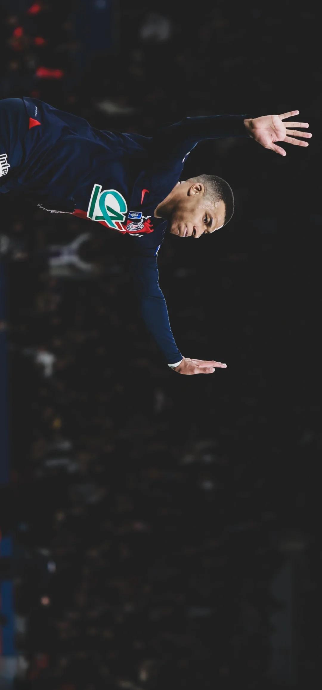 巴黎圣日耳曼签约新后卫，强化防线实力的简单介绍