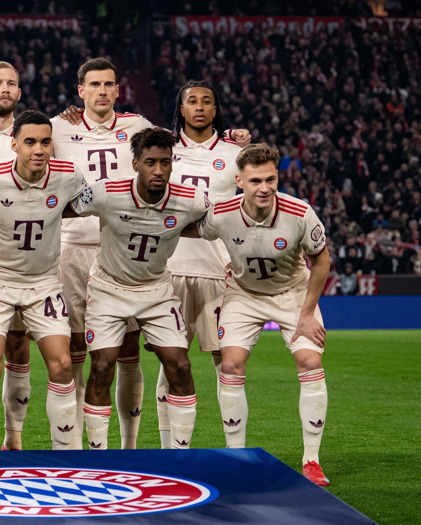 开云体育在线-拜仁慕尼黑客场击败对手，稳居德甲积分榜首位