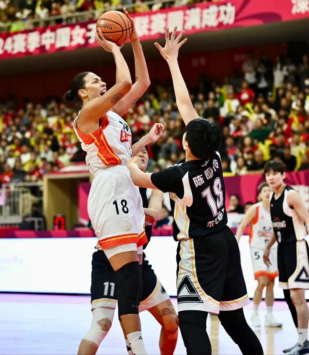 开云-广东队完胜四川队，布克关键制胜