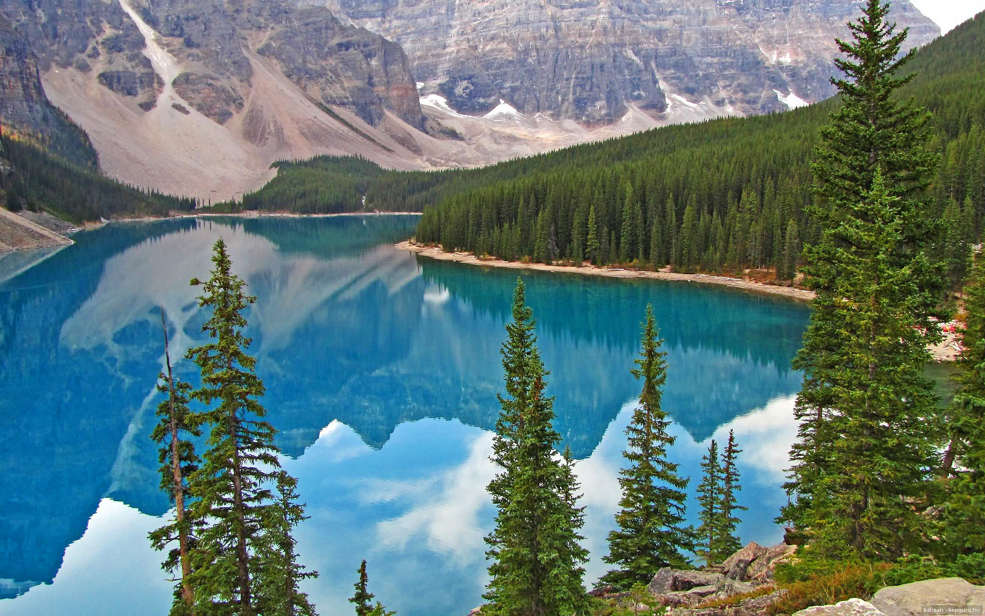 开云-马德里鏖战，新王加冕，萨卡在年度焦点之战接管伊比利亚与威尔士的绿茵对决